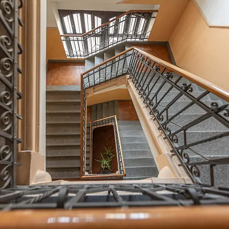 Saint Paul Deluxe Apartments, *
