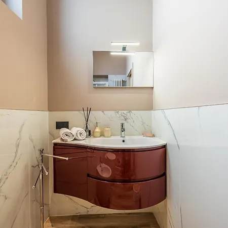 Saint Paul Deluxe Apartments, *
